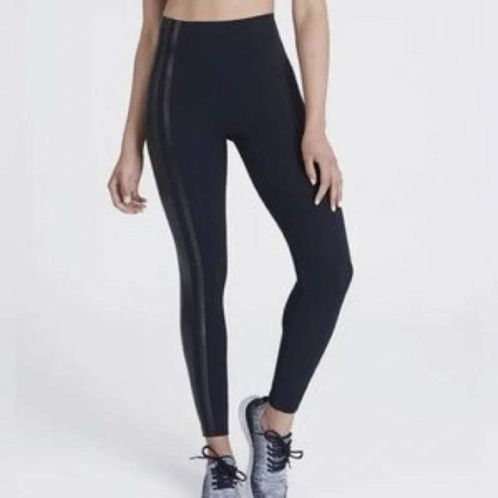 NEW Spanx Sporty Side Stripe High Waisted 7/8 Legging - Picture 1 of 8